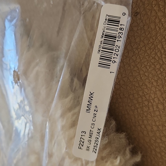 NWT IOB Coach Metallic Cherry Color Block Sig Corner Zip Wristlet 🍒 - Picture 4 of 16